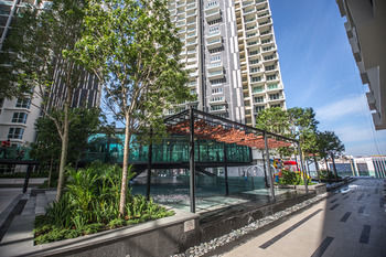 Hotel The Shore & Residences 4*