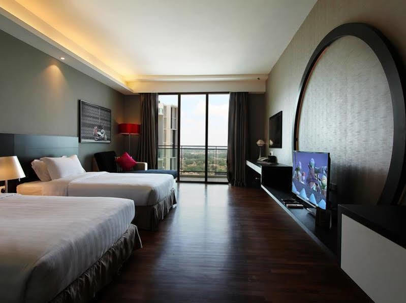 The Shore & Residences Hotel 4*