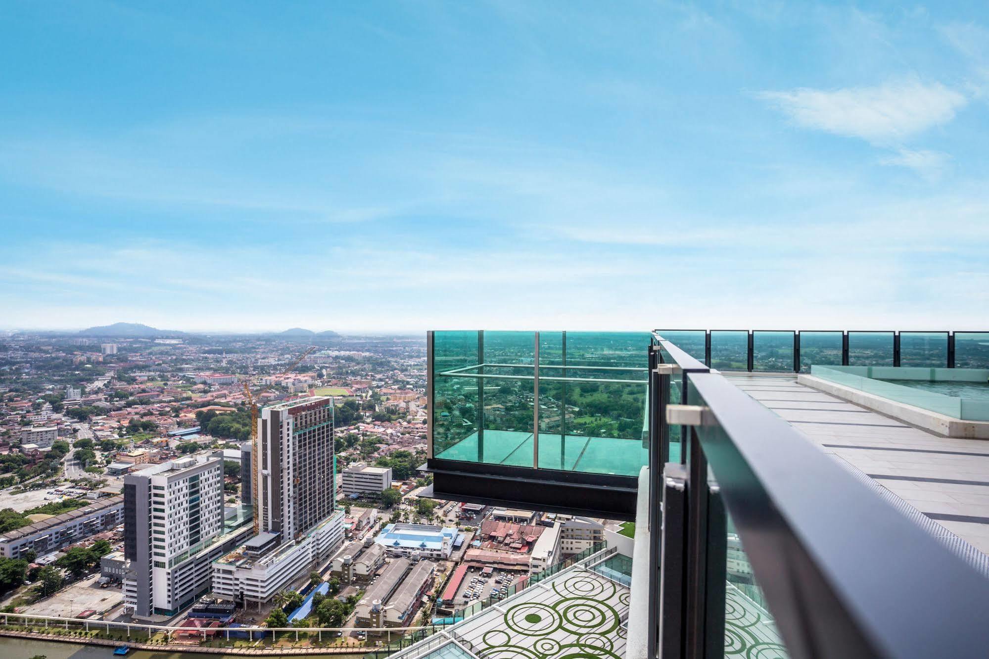 Hotel The Shore & Residences 4*