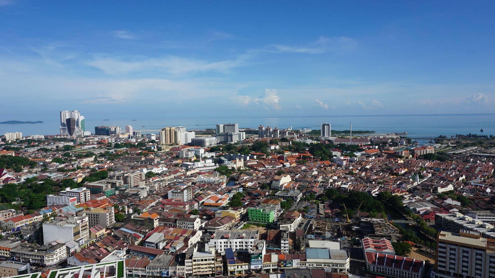 The Shore & Residences Hotel 4*