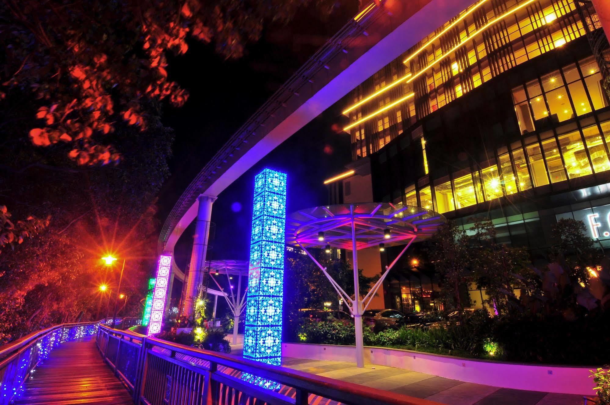 Hotel The Shore & Residences